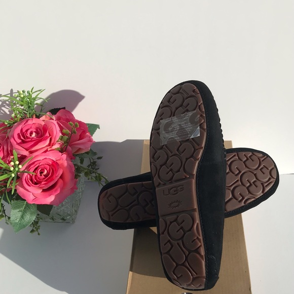 UGG Scallop Moc - Picture 9 of 11